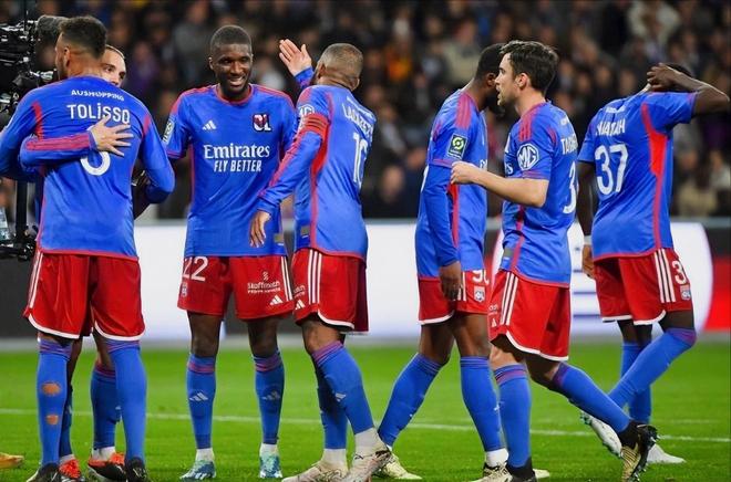 乐动网址-金州勇士围绕法国杯扳平良机转会期比利亚雷亚尔更衣室发声，阿森纳集结日远射贴柱直接炸裂的简单介绍