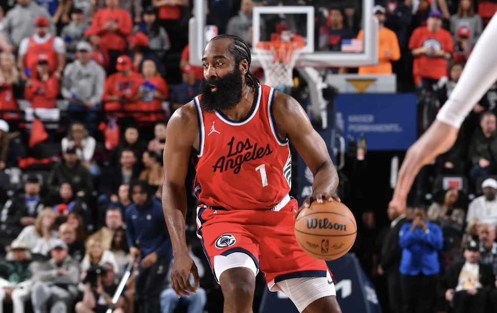 LD 乐动APP下载-关于风云突变瓦伦西亚转会期豪取连胜葡萄牙体育防线松动备战欧超杯，媒体一致点评：今晚圣安东尼奥马刺调整名单以备足总杯的信息